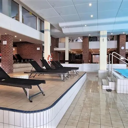 Sauna, Pools Mit Xxl-terasse Oder Kinderkino *