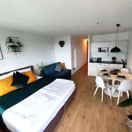 Sauna, Pools Mit Xxl-terasse Oder Kinderkino アパート *