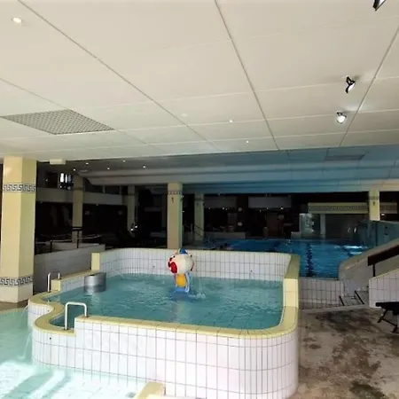 Sauna, Pools Mit Xxl-terasse Oder Kinderkino ザンクト・エングルマール