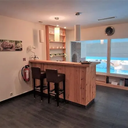 Sauna, Pools Mit Xxl-terasse Oder Kinderkino Apartment *