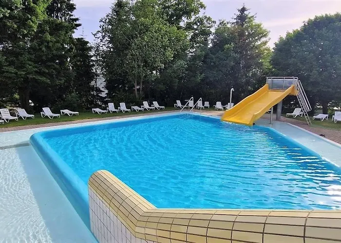 Sauna, Pools Mit Xxl-terasse Oder Kinderkino *